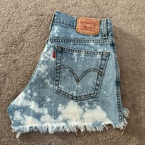 Vintage Levi's 502 Mid Rise Bleach Dye Cut Off Raw Hem Denim Jean Shorts Size 10
